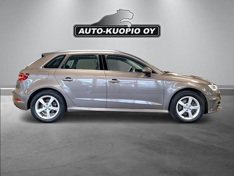 Käytetty Audi A3 Sportback e-tron Business 150 HP (110 kW) 2016 Harmaa Viistoperä