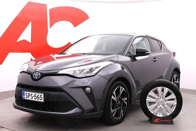 Ash grey Käytetty 2024 Toyota C-HR+ Katumaasturi | 30 790 € (Hieman kallis) - Kuva 1/4