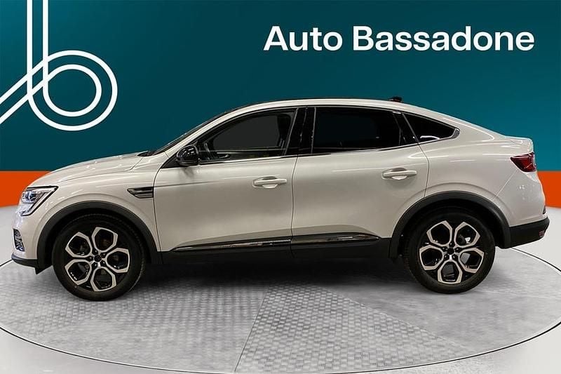 Käytetty Renault Arkana Intens 143 HP (105 kW) 2023 Katumaasturi