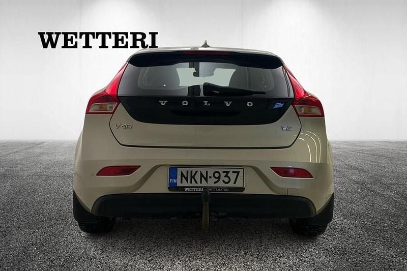 Käytetty Volvo V40 Business Edition 122 HP (89 kW) 2016 Ruskea Viistoperä