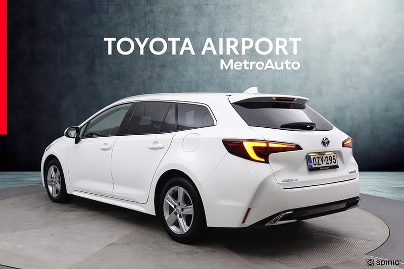 Käytetty Toyota Corolla Edition 140 HP (102 kW) 2023 Valkoinen Farmari
