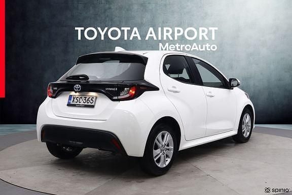 Käytetty Toyota Yaris Active 114 HP (83 kW) 2023 Valkoinen Viistoperä