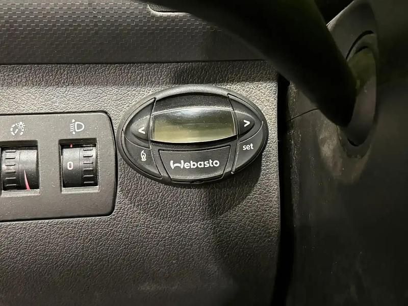 Käytetty VW Caddy Maxi 102 HP (75 kW) 2011 Hopea / harmaa Tila-auto