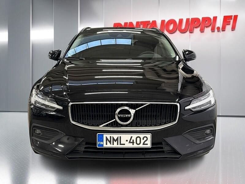 Käytetty Volvo V60 Business Edition 197 HP (144 kW) 2022 Musta Farmari