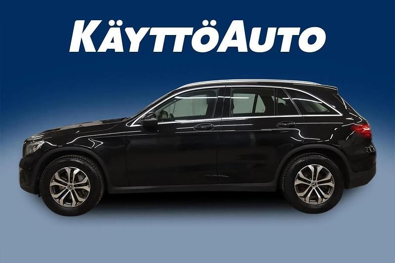 Käytetty Mercedes GLC250 Business 204 HP (150 kW) 2017 Musta Katumaasturi