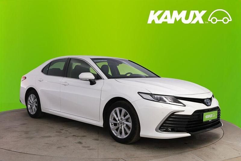 Käytetty 2024 Toyota Camry Hybrid Executive Sedan | 36 700 € - Kuva 1/3