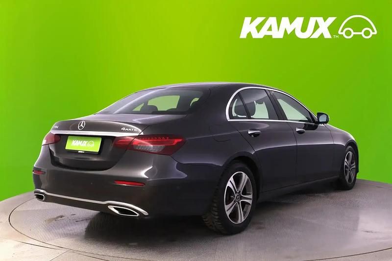 Käytetty Mercedes E220 Avantgarde 194 HP (142 kW) 2021 Hopea / harmaa Sedan