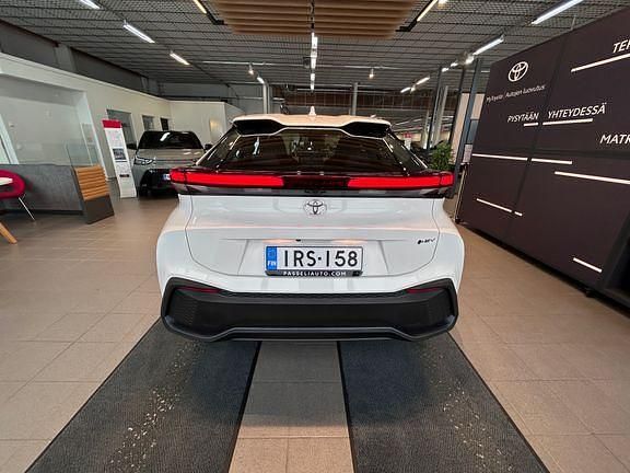 Käytetty Toyota C-HR Active 138 HP (101 kW) 2024 Valkoinen Katumaasturi
