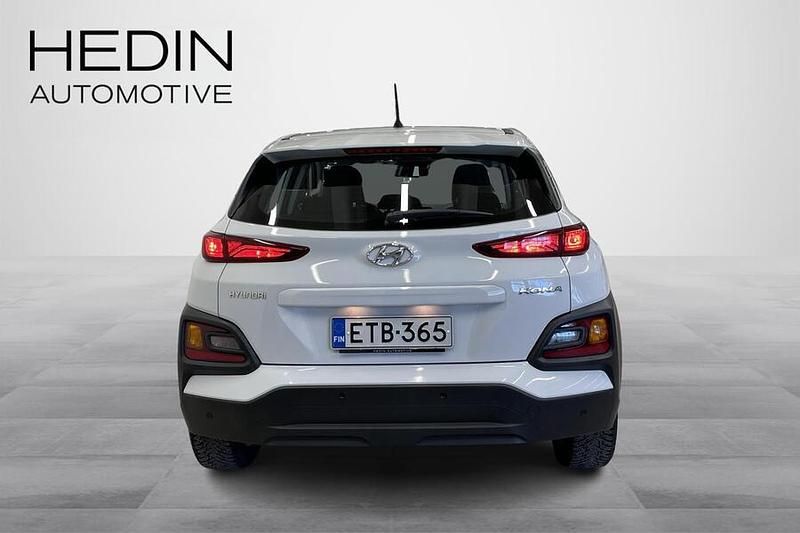 Käytetty Hyundai Kona 120 HP (88 kW) 2020 Valkoinen Katumaasturi