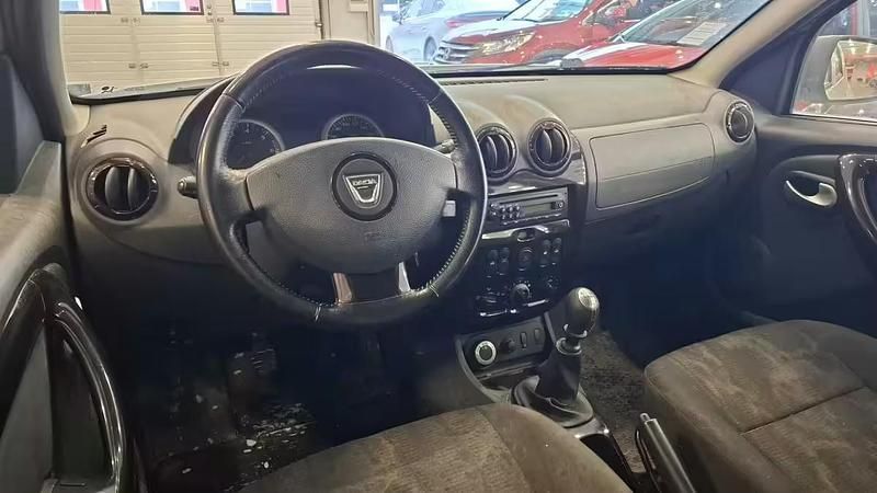 Käytetty Dacia Duster Lauréate 110 HP (80 kW) 2011 Katumaasturi