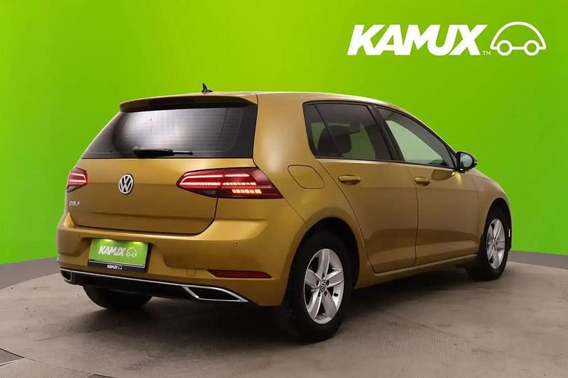 Käytetty VW Golf VII Highline 116 HP (85 kW) 2019 Keltainen / beige Sedan