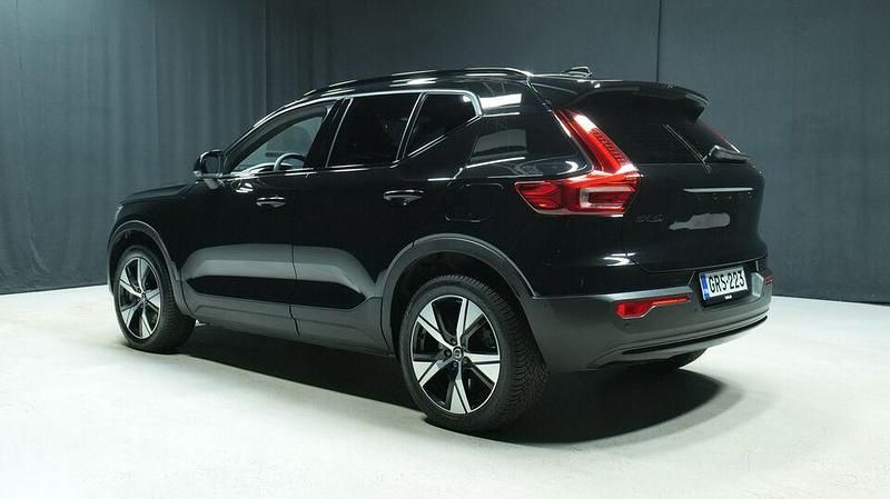 Käytetty Volvo EX40 Performance 325 kW (442 HP) 2025 Musta Katumaasturi