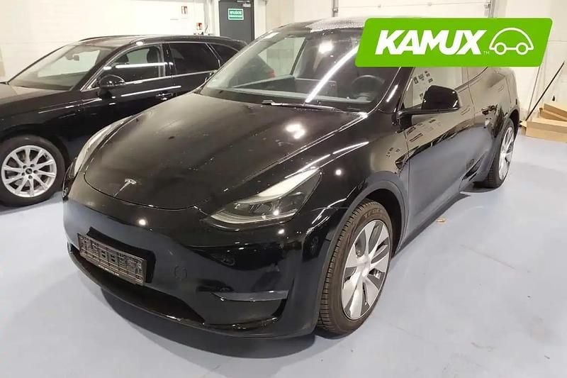 Musta Käytetty 2023 Tesla Model Y Katumaasturi | 38 990 € (Perustarjous) - Kuva 1/4