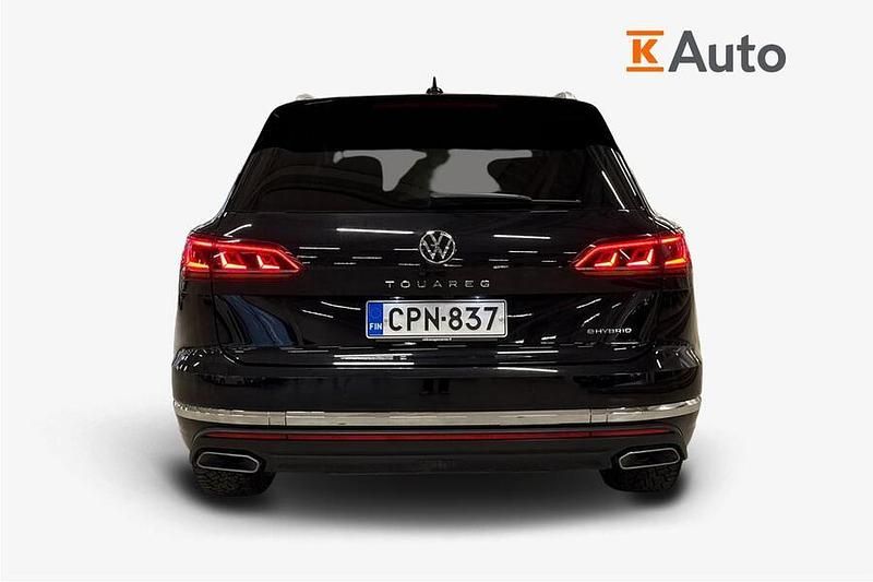 Käytetty VW Touareg Atmosphere 381 HP (280 kW) 2021 Musta Katumaasturi