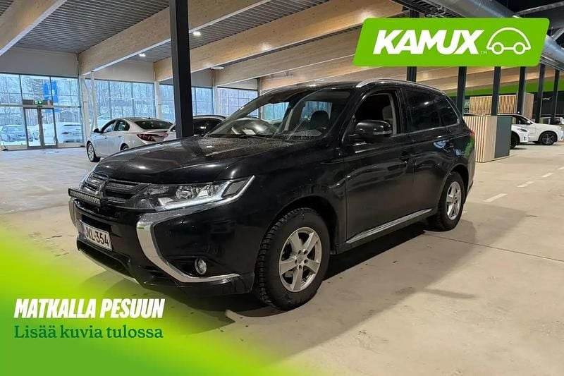 Käytetty Mitsubishi Outlander P-HEV Instyle 121 HP (88 kW) 2018 Musta Farmari