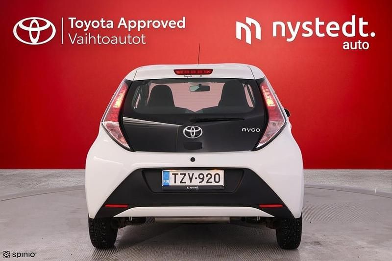 Käytetty Toyota Aygo X-play 69 HP (50 kW) 2015 Viistoperä