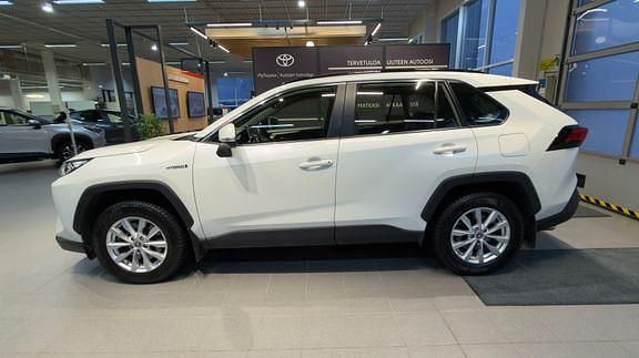 Käytetty Toyota RAV4 Active 176 HP (129 kW) 2021 Valkoinen Katumaasturi