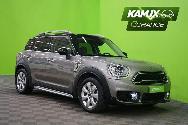 Hopea / harmaa Käytetty 2018 Mini Cooper Countryman Katumaasturi | 23 790 € (Hieman kallis) - Kuva 1/3