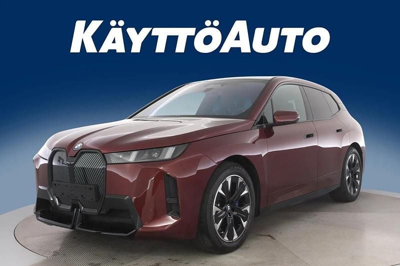 Uusi BMW iX Comfort Edition 400 kW (544 HP) 2026 Aventurine red iii Katumaasturi