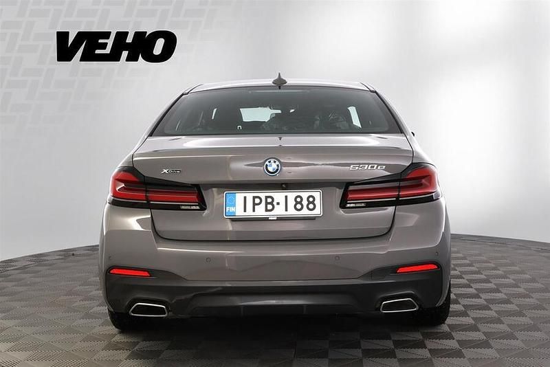 Käytetty BMW 530e M Sport 292 HP (214 kW) 2022 Harmaa Sedan