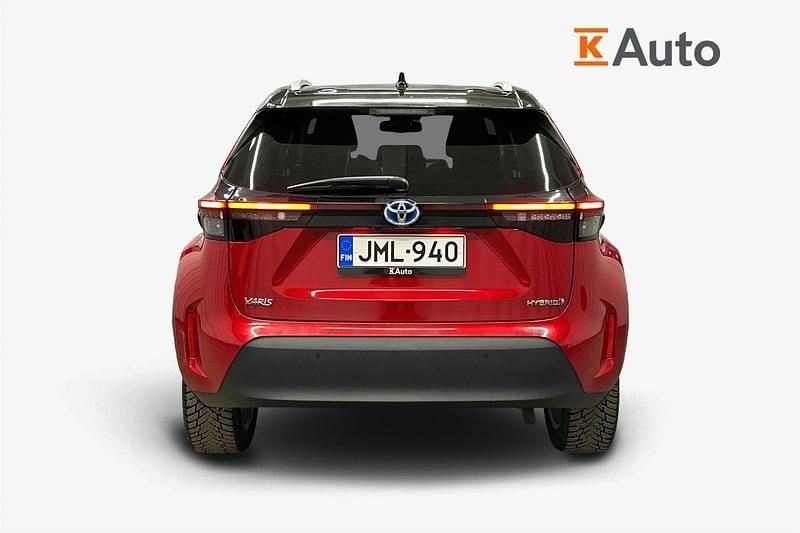 Käytetty Toyota Yaris Cross Style 116 HP (85 kW) 2022 Punainen Katumaasturi