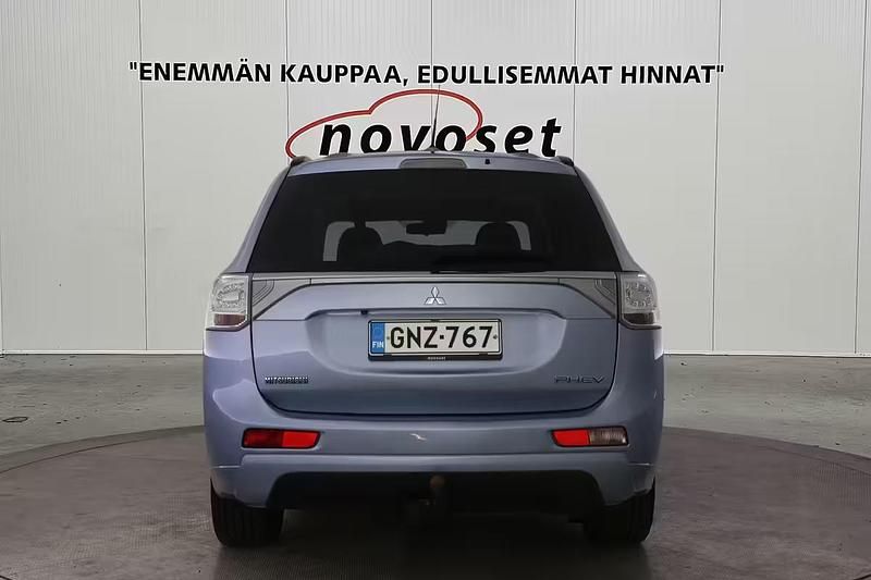 Käytetty Mitsubishi Outlander P-HEV Instyle 121 HP (88 kW) 2013 Sininen Farmari