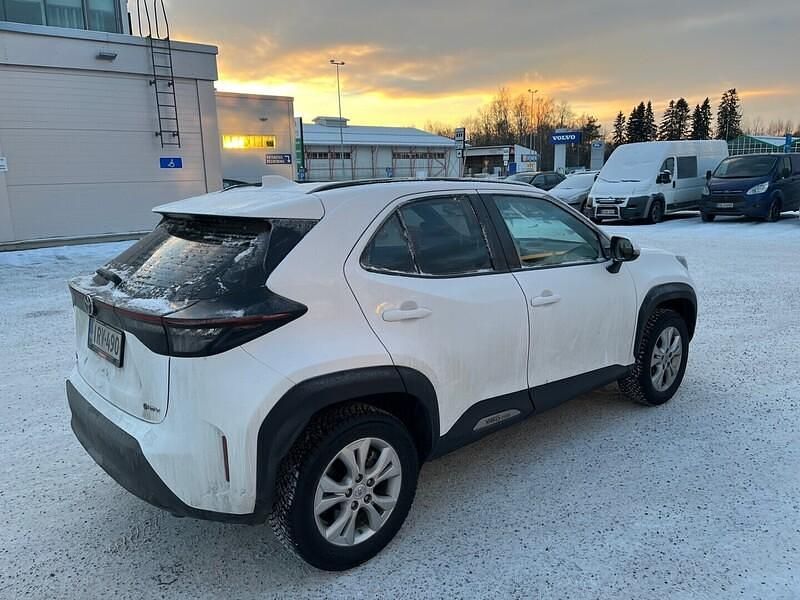 Käytetty Toyota Yaris Hybrid Edition 116 HP (85 kW) 2024 Viistoperä