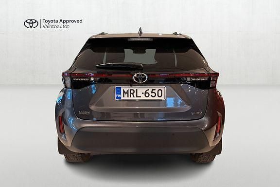 Käytetty Toyota Yaris Cross Plus 116 HP (85 kW) 2025 Harmaa Katumaasturi