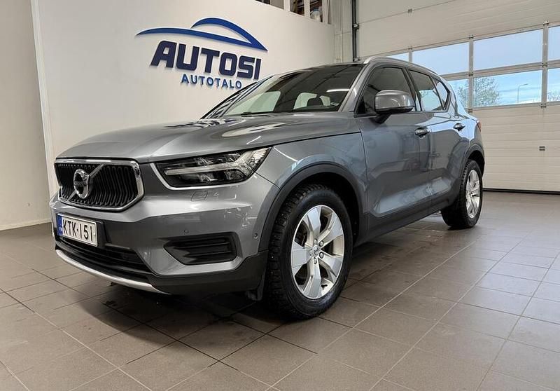 Harmaa Käytetty 2019 Volvo XC40 Momentum Katumaasturi | 29 900 € (Perustarjous) - Kuva 1/4
