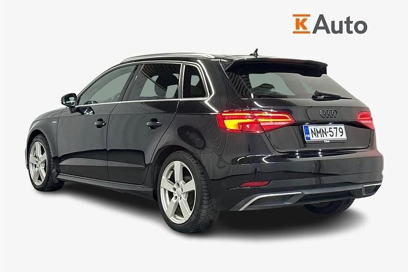 Käytetty Audi A3 Sportback e-tron Business 150 HP (110 kW) 2017 Musta Viistoperä