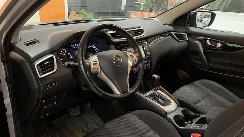 Käytetty Nissan Qashqai N-Connecta 116 HP (85 kW) 2017 Katumaasturi