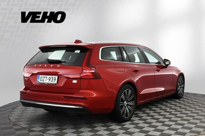 Käytetty Volvo V60 Plus 350 HP (257 kW) 2022 Punainen Farmari