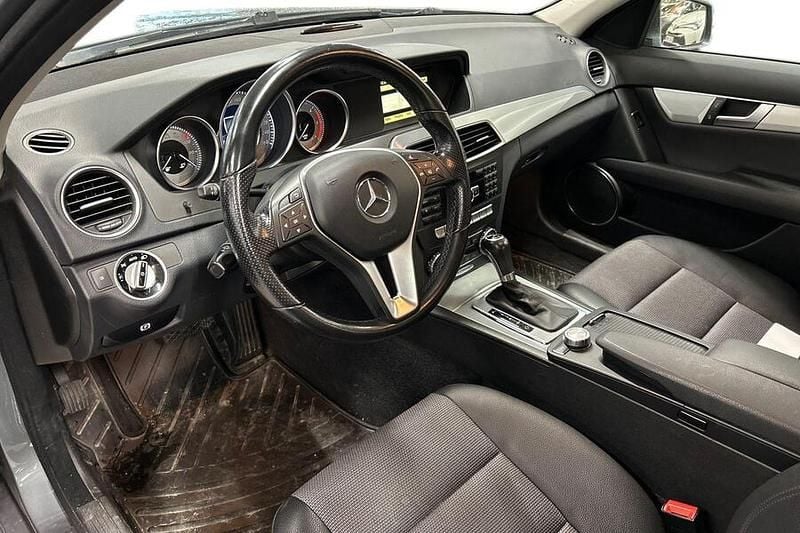 Käytetty Mercedes C200 Business 136 HP (100 kW) 2012 Sedan