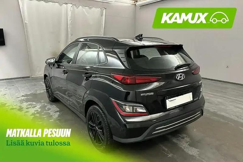 Käytetty Hyundai Kona Select 150 kW (204 HP) 2023 Musta Katumaasturi