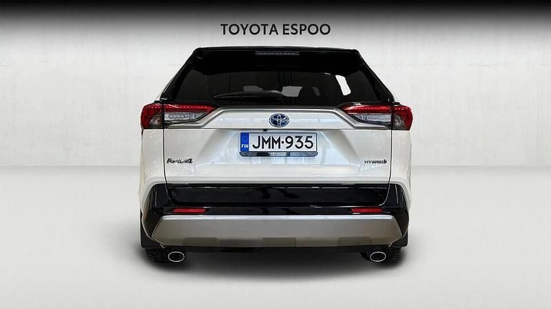 Käytetty Toyota RAV4 Hybrid Edition 178 HP (130 kW) 2022 Katumaasturi