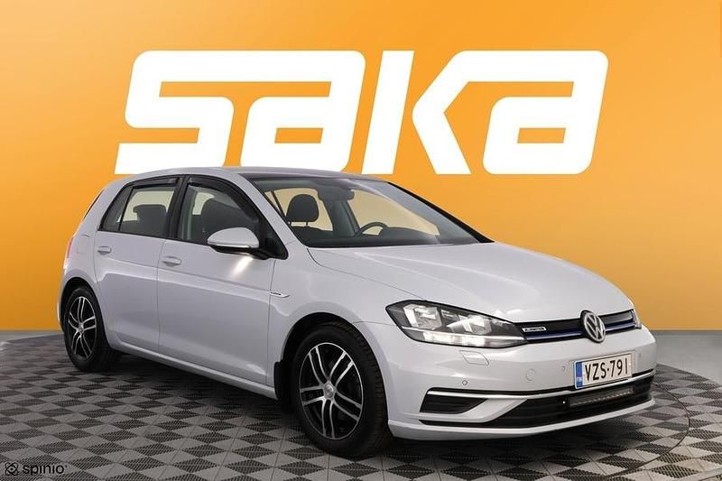 Käytetty 2018 VW Golf VII Comfortline Viistoperä | 14 990 € (Perustarjous) - Kuva 1/3