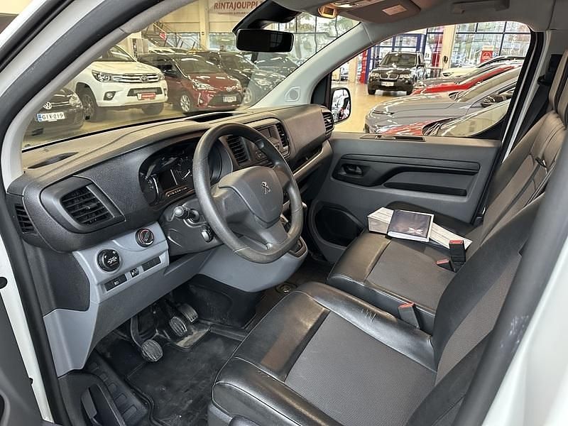 Käytetty Peugeot Expert 122 HP (89 kW) 2020 Van