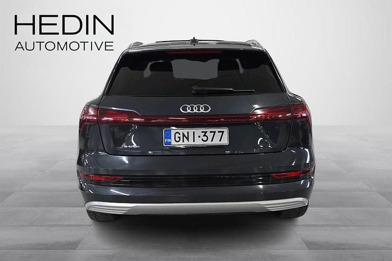 Käytetty Audi e-tron Advanced Plus 300 kW (408 HP) 2019 Harmaa Katumaasturi