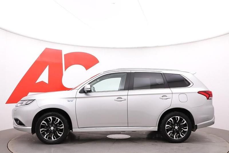 Käytetty Mitsubishi Outlander P-HEV Instyle 121 HP (88 kW) 2018 Katumaasturi