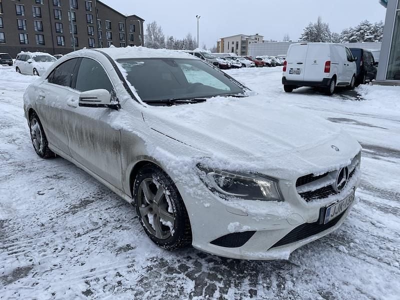 Käytetty Mercedes CLA180 Business 122 HP (89 kW) 2014 Valkoinen Sedan