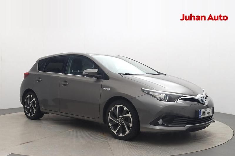 Käytetty Toyota Auris Hybrid Active 99 HP (72 kW) 2017 Harmaa Viistoperä