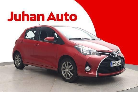 Käytetty Toyota Yaris Multidrive S 99 HP (72 kW) 2016 Punainen Viistoperä