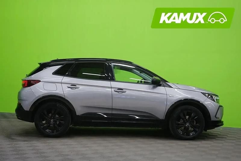 Käytetty Opel Grandland X GS Line 131 HP (96 kW) 2022 Hopea / harmaa Katumaasturi