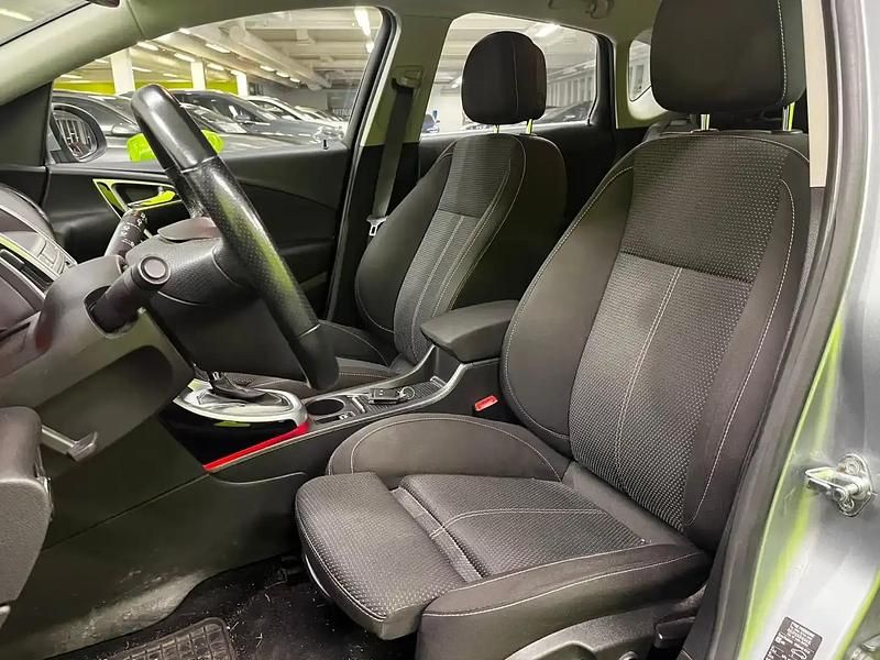 Käytetty Opel Astra Sport 140 HP (102 kW) 2011 Hopea / harmaa Sedan