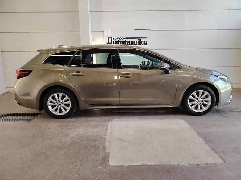 Käytetty Toyota Corolla Edition 140 HP (102 kW) 2023 Ruskea Farmari