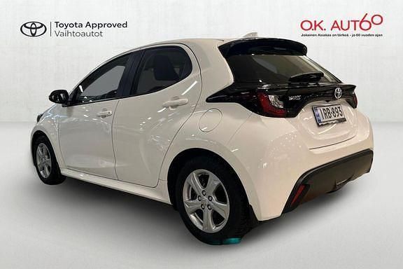 Käytetty Toyota Yaris Active 114 HP (83 kW) 2023 Valkoinen Viistoperä