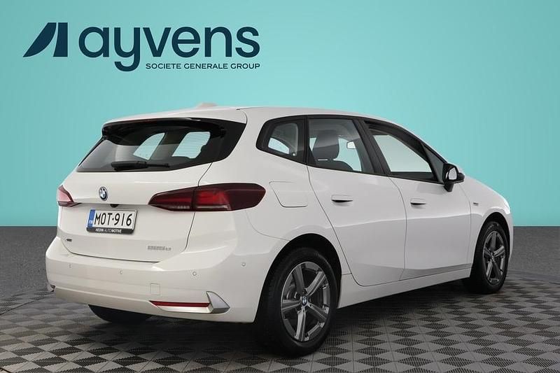 Käytetty BMW 225 Active Tourer 245 HP (180 kW) 2022 Valkoinen Tila-auto