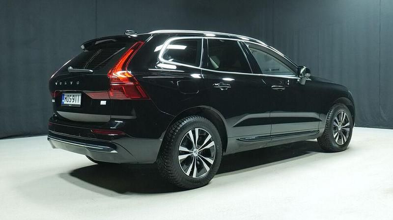 Käytetty Volvo XC60 Core 350 HP (257 kW) 2023 Katumaasturi