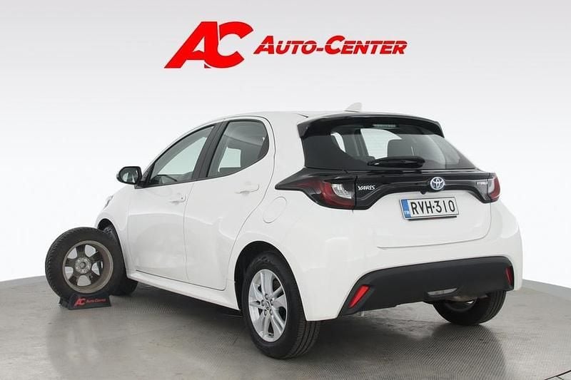 Käytetty Toyota Yaris Hybrid Active 116 HP (85 kW) 2023 Valkoinen Viistoperä