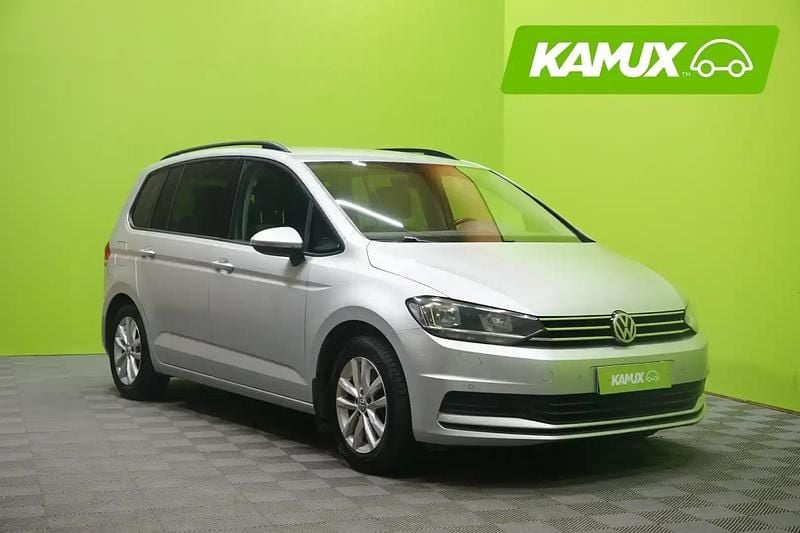 Käytetty VW Touran Comfortline 150 HP (110 kW) 2016 Hopea / harmaa Tila-auto